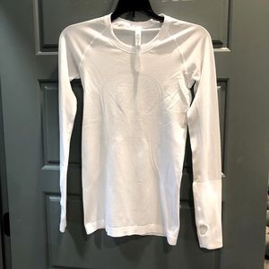 Lulu Lemon white athletic top w/thumb holes